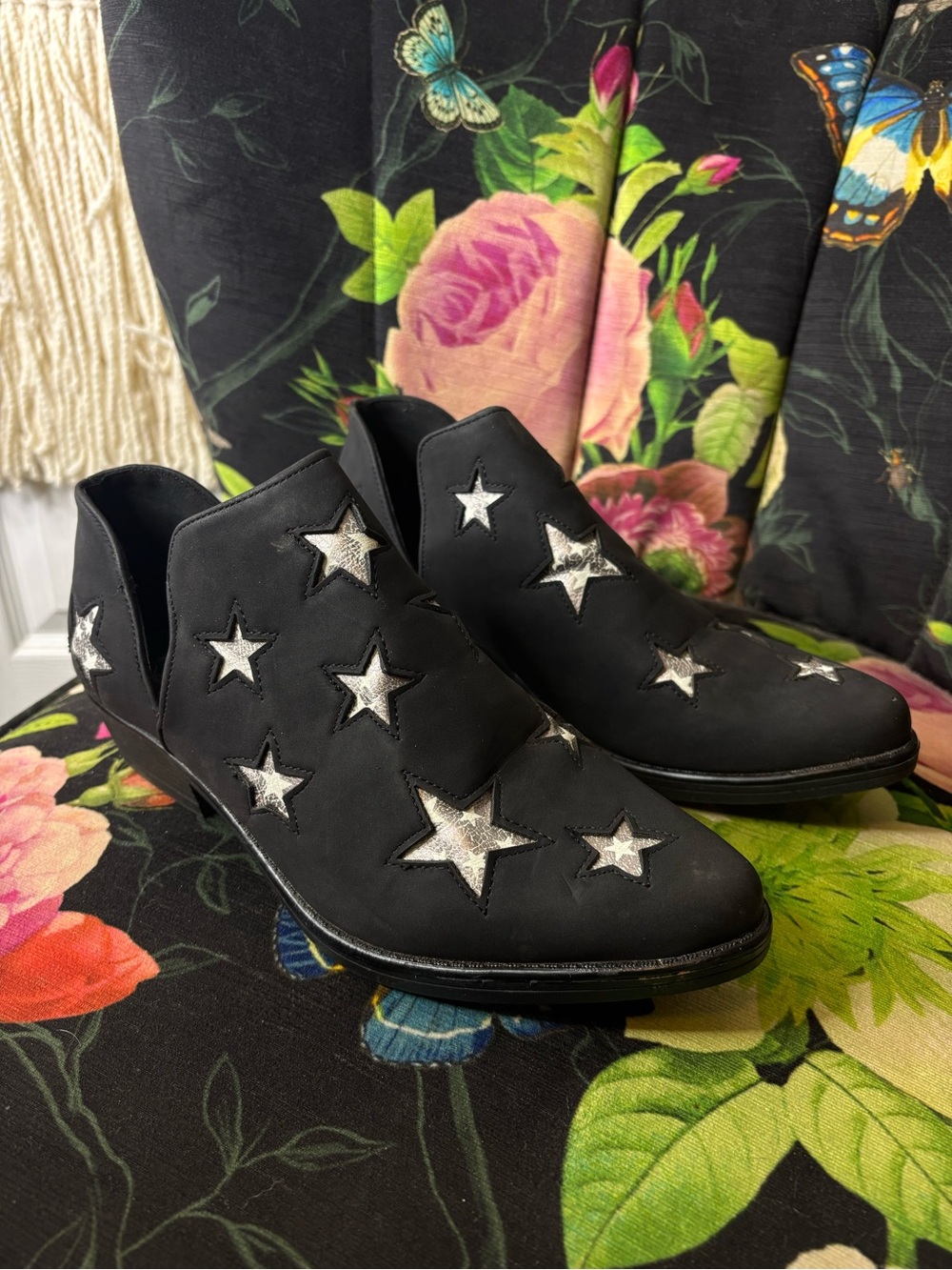 Seven7 Black Ankle Boots with Silver Star Accents Size 9